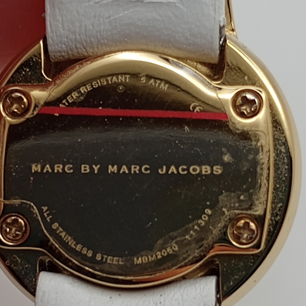 Marc by Marc Jacobs Cat Face Watch Gold Tone White Leather 22.5mm New Battery‎ - Picture 16 of 16